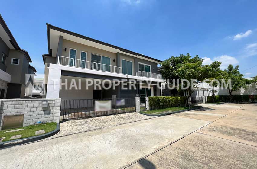 House with Shared Pool for rent in Bangnatrad